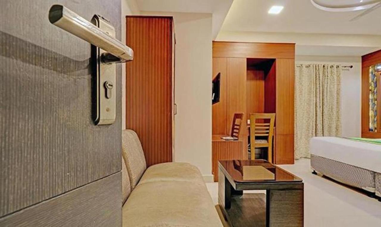 Pine Tree Boutique Hotel Chennai Eksteriør billede