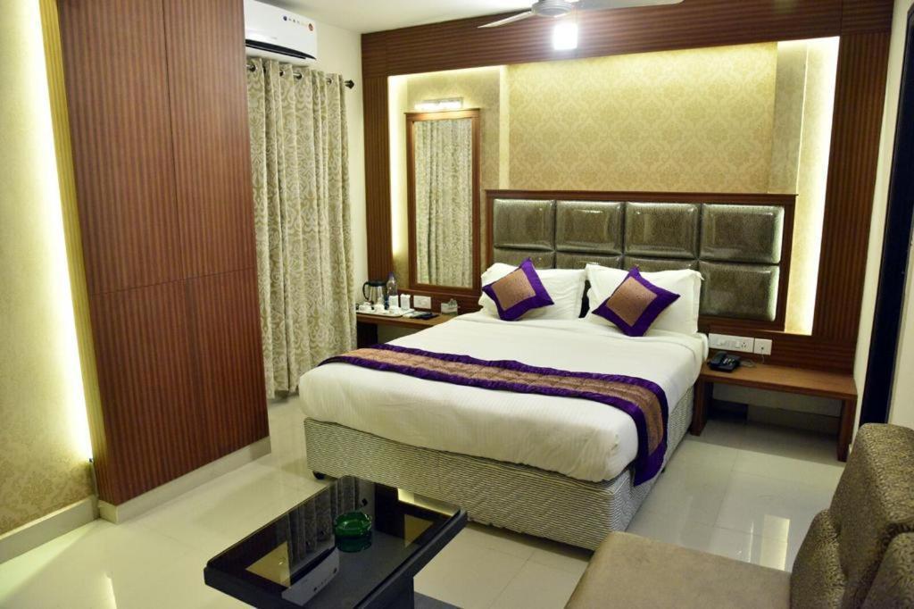 Pine Tree Boutique Hotel Chennai Eksteriør billede