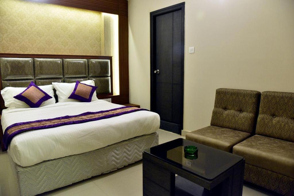 Pine Tree Boutique Hotel Chennai Eksteriør billede