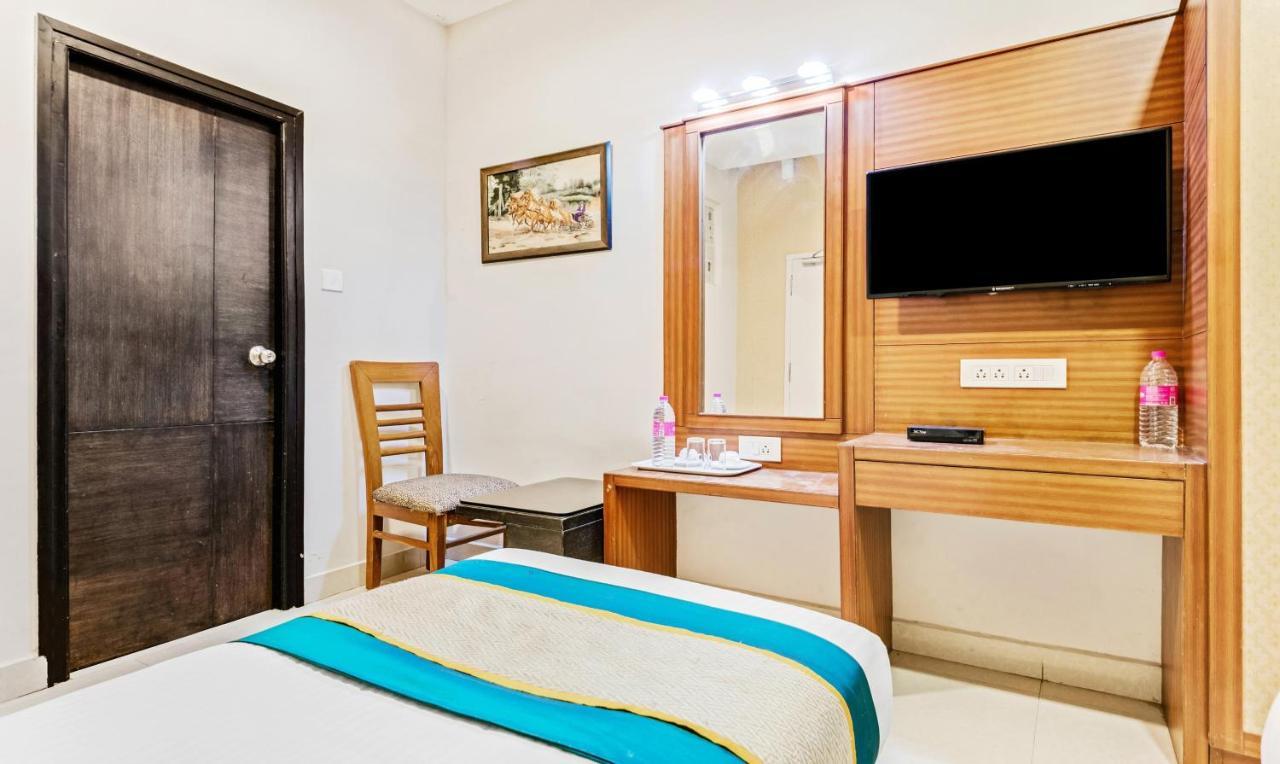 Pine Tree Boutique Hotel Chennai Eksteriør billede